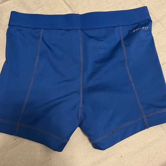 Nike pro shorts - Picture 2 of 4